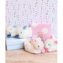 Coffret cadeau naissance chaussons lapin bleu avec hochet - 0/6 mois